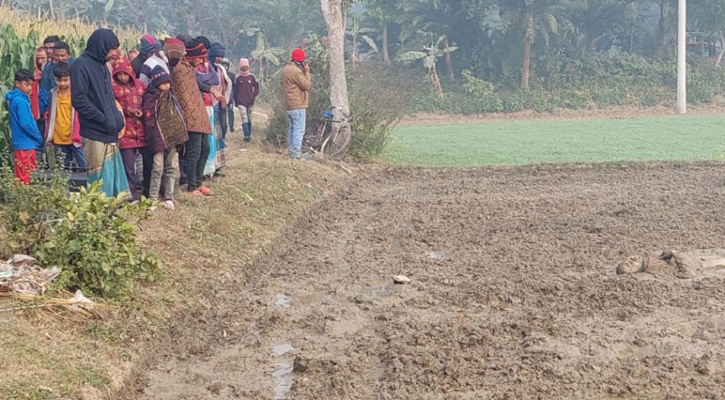 ঝিনাইদহে মাঠে স্কুলশিক্ষকের কাদামাখা মরদেহ